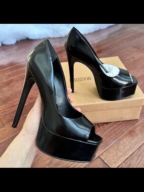 Steve Madden Ives Sexy Black Patent Platform Peep Toe Stilettos High Heels